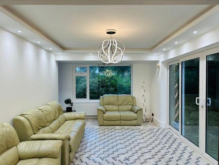 5 bedroom detached house to rent - Photo 2