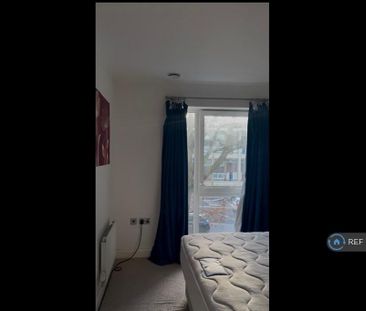 1 bedroom in a flat share to rent - Photo 5