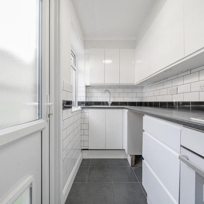 2 bedroom end of terrace house to rent - Photo 1