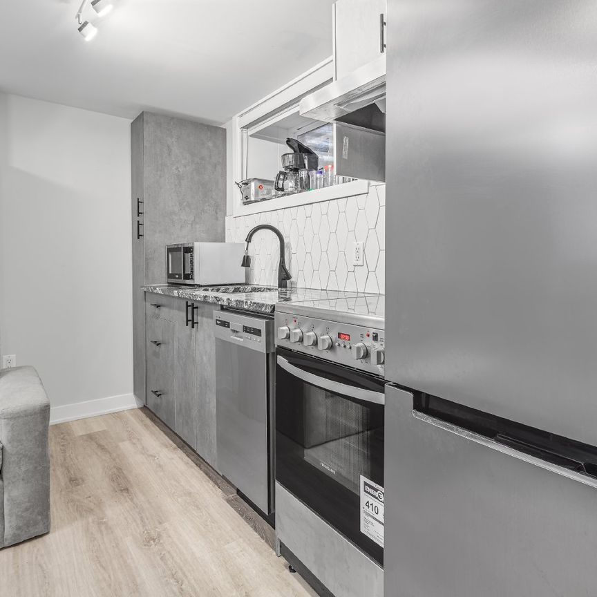 92 Hinton Avenue North - 404 - Photo 1