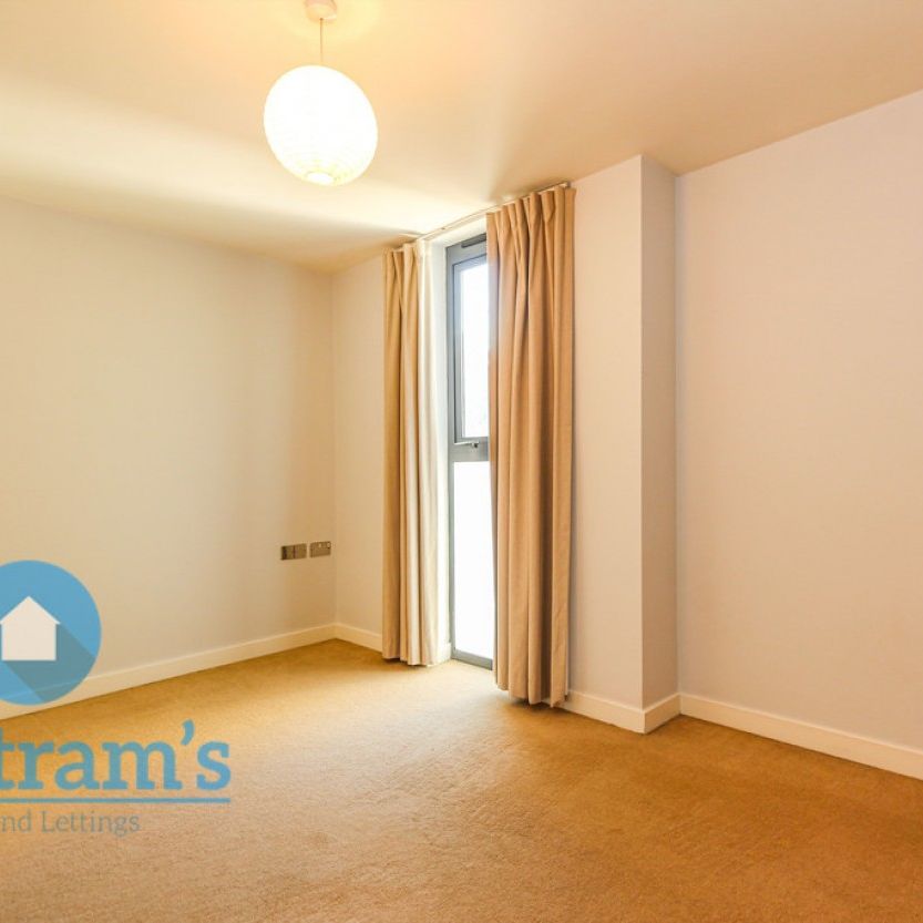 References Pending - 1 bed Apartment - Photo 1