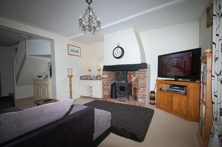Gold Hill East, Chalfont St. Peter, Buckinghamshire,SL9 - Photo 2