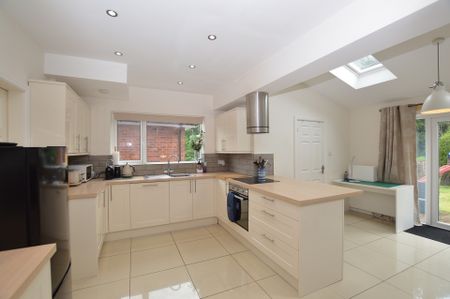 146 Thorpe House Rise, S8 - Photo 5