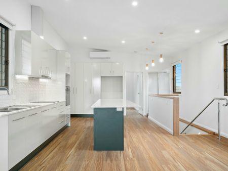 Luxury Three Bedroom Townhouses in Sought After Taree West - Photo 3