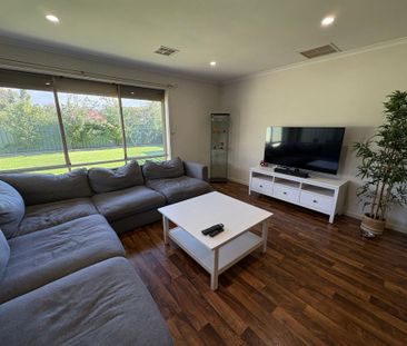 Comfortable & Convenient 3-Bedroom Home - Photo 1