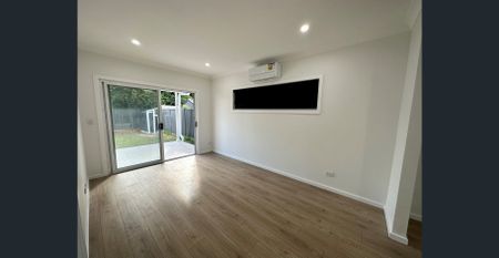 NEAR NEW 2 BEDROOM GRANNY FLAT!!! - Photo 2