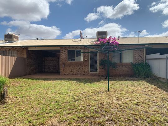 FURNISHED UNIT IN A QUIET LOCATION! - Photo 1