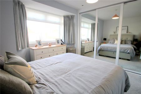 Willoughby Close, - Photo 4