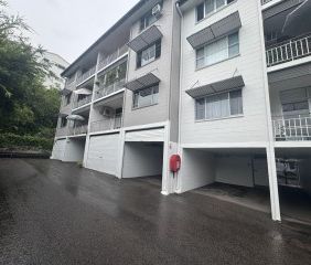 Unbeatable Strand Location - Photo 5