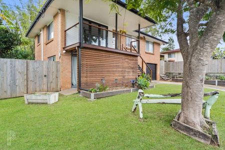 Stunning Split-Level Family Home with Pool & Two Kitchens - Photo 2