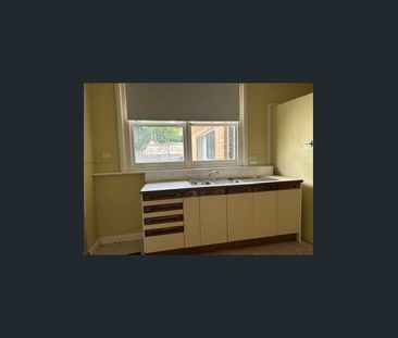 CHARMING FAMILY HOME WITH SPACE, COMFORT AND BEAUTIFUL GARDENS - Photo 4