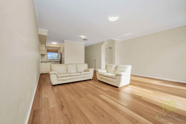 Spacious and Light-Filled Townhouse - Photo 1