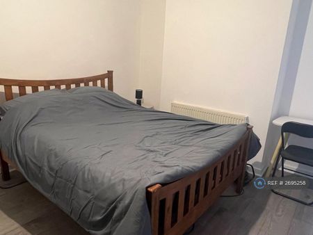 3 bedroom terraced house to rent - Photo 3