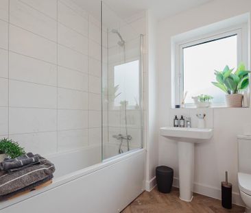 4 bedroom detached house to rent - Photo 3