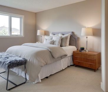Luxury Living In A Gorgeous Home In Cougar Ridge. - Photo 4