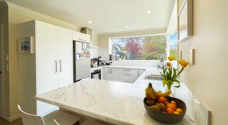 Family Living Beckons - Photo 4