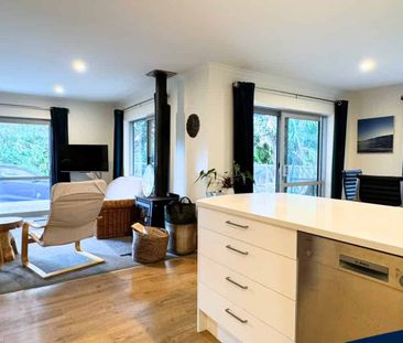 Modern Coastal Living with Breathtaking Views - Photo 2