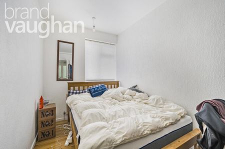 4 bedroom flat to rent - Photo 2