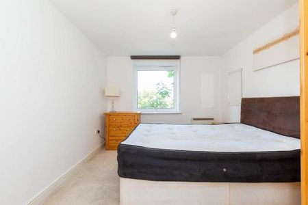 Large 1 bedroom property short walk to Bounds Green Station - Photo 2