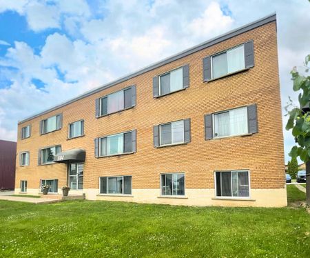 Hillside Apartments - PARKING SPACE, HEAT & WATER INCLUDED - Photo 4