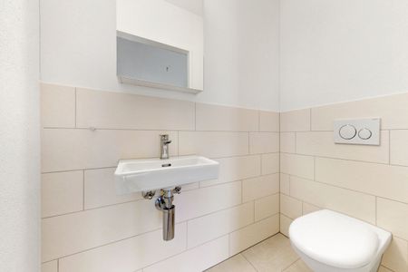 Modern living with perfect public transport connections - Photo 4