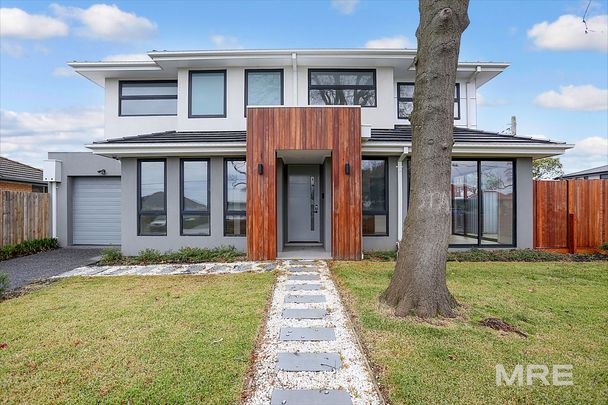 Brand New Stunning family home! - Photo 1