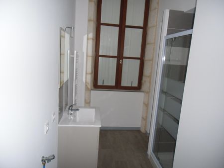 Location Appartement 3 pièces 87m² LA ROCHE CHALAIS 24490 - Photo 5