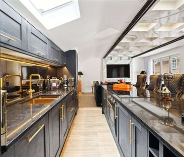 A completely renovated and remodelled three bedroom house in the heart of Knightsbridge. - Photo 6