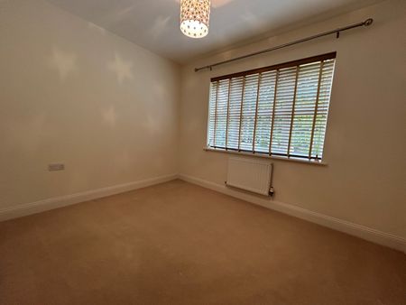 5 bedroom detached house to rent - Photo 2