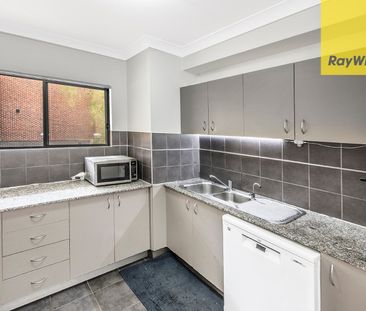 Two Bedroom Unit In Central Location - Photo 4