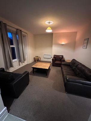 3 bedroom flat to rent - Photo 1