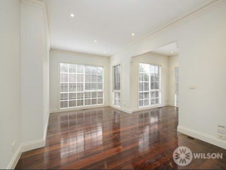 Spacious 3 Bedroom Unit - Photo 5