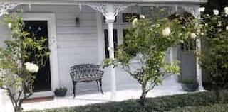 Lovely centrally located Villa. - Photo 2