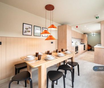 1 bedroom in a house share to rent - Photo 2