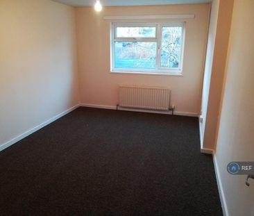 3 bedroom end of terrace house to rent - Photo 2