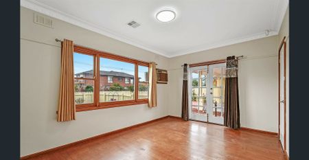 Corner Comfort Meets Everyday Convenience - Photo 2