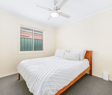 Charming 3 Bedroom Townhouse - Photo 6