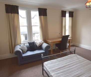 5 Bedroom Mid Terraced House - Photo 1