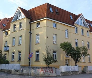 Attraktive 2-Zimmer-Wohnung im Dachgeschoss mit Parkett zu mieten! - Photo 1