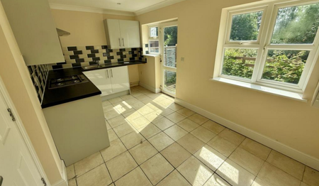 3 bedroom terraced house to rent - Photo 4