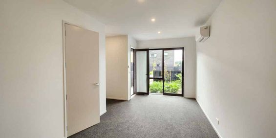 Hobsonville, 2 bedroom, $655 - Photo 3