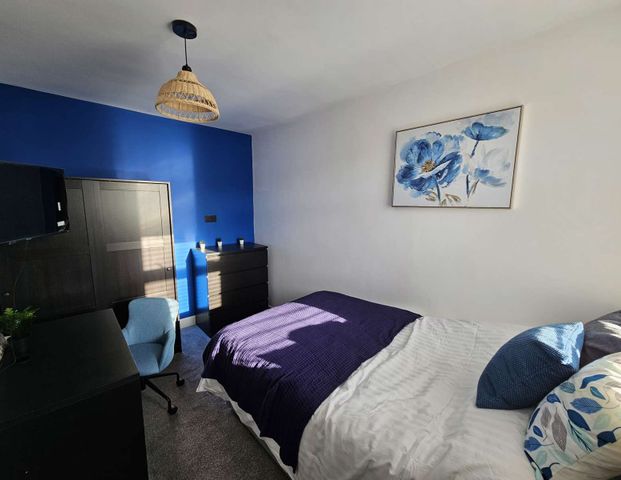 Priestfield Road Room 4 - Photo 1