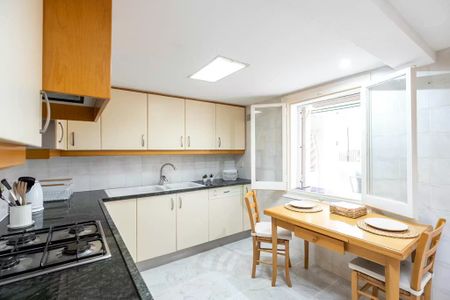 Carrer de Joaquín Costa, Barcelona, Catalonia 08001 - Photo 2