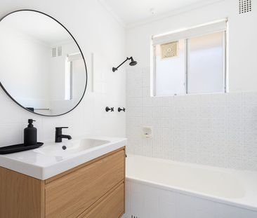 Top floor apartment in prime location - Photo 5