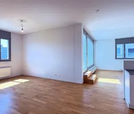 Traumblick mit 52m² Terrassenfläche!!! 4-Zimmer-Dachgeschosswohnung direkt an der U3!!! - Photo 1