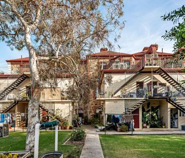 Spacious 1 Bedroom Flat in the Heart of Semaphore - Photo 6
