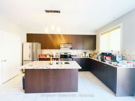 Detached Home For Lease | N8129504 - Photo 3