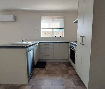 Three Bedrooms in Dinsdale - Photo 2