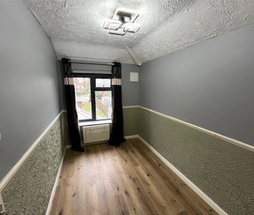 3 bedroom end of terrace house to rent - Photo 3