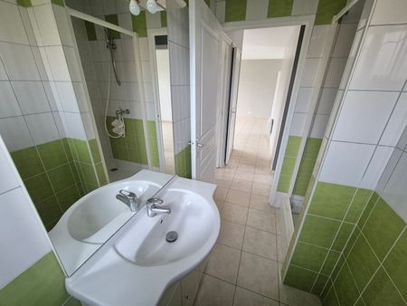 A LOUER Maison de plain pied 50160 Guilberville 4 pièce(s) 78 m2 - Photo 4